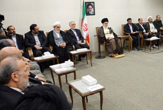 Photo of Leader: 85% turnout proves Iran a republic in nature